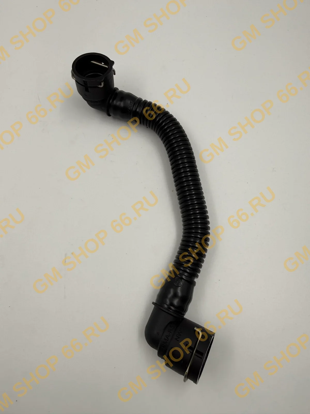 Трубка вентиляции картерных газов GM 55556495, General Motors для Opel Astra H/Astra J/Astra J GTC/Insignia/Zafira B/Zafira C/Vectra C; Chevrolet Cruze/Aveo T300 — фото 1 из 2