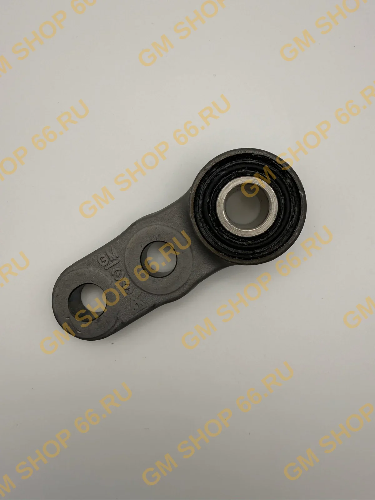 Втулка рулевая цапфа нижний GM 13230777, Сайлентблок рычага подвески, General Motors для Opel Astra J GTC/Insignia — фото 1 из 2